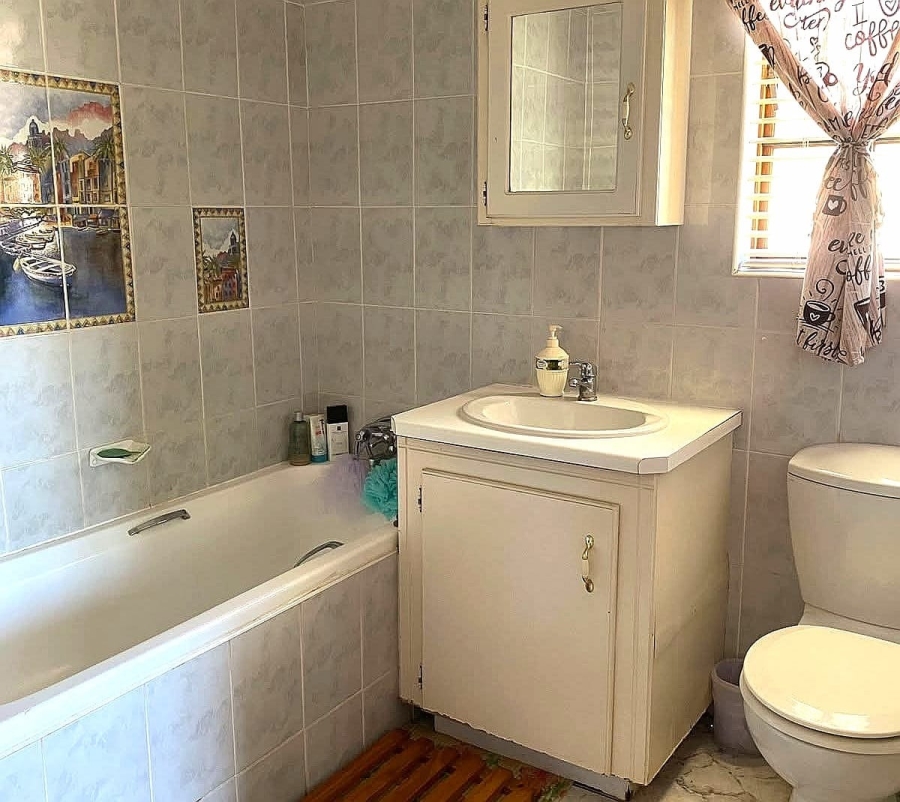 6 Bedroom Property for Sale in Mooivallei Park North West